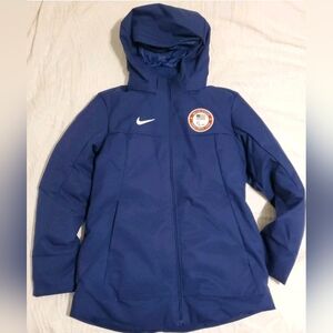 The Nike Team USA ParaOlympic  Hooded Down 550 Parka Jacket in Navy Blue Small
